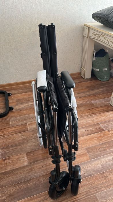 Продам инвалидную коляску