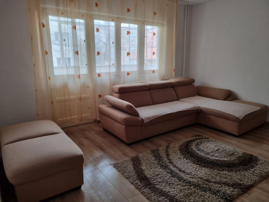 Închiriez apartament