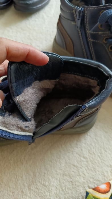 Продам зимние ботинки для мальчика