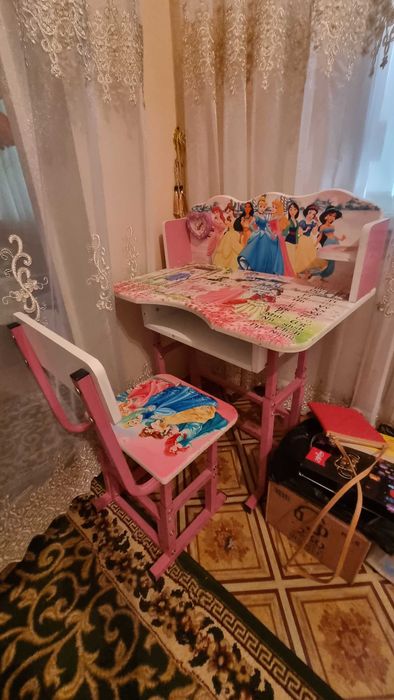 Велосипед  и парта со стулом  в очень хорошем состоянии.