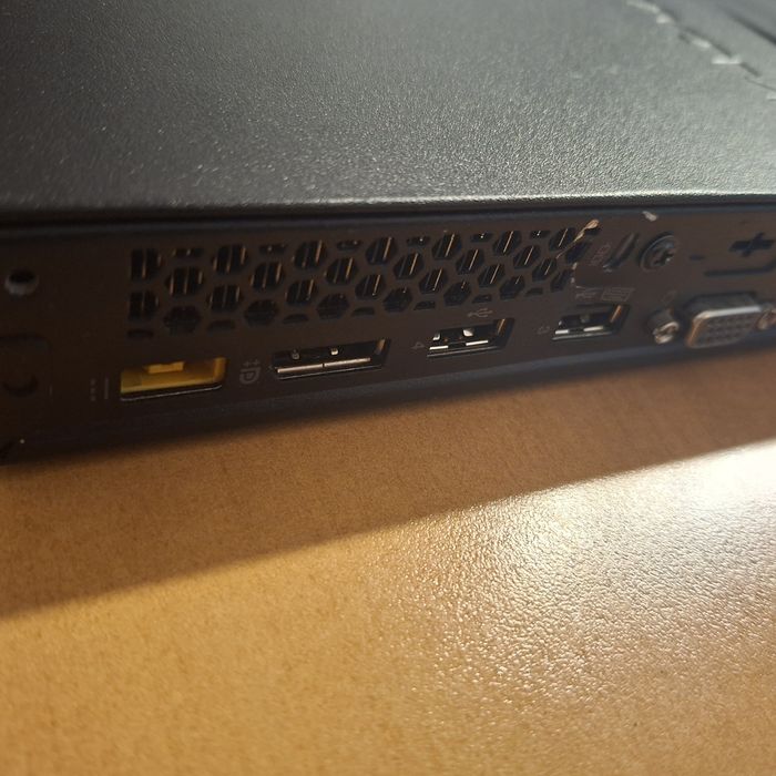 Sistem Mini Pc Lenovo Thnkcenter m73 P, i5 4570T de 2.9 GHz , 8gb, SSD 128gb