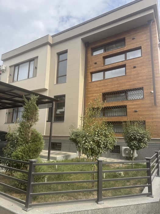 Продаётся Hi-Tech Новый дом.