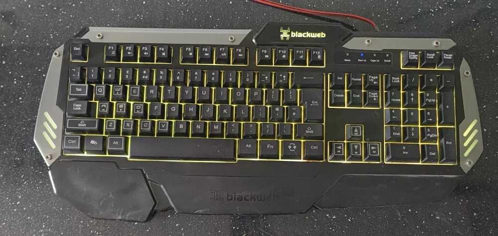 Tastatura gaming cu fir