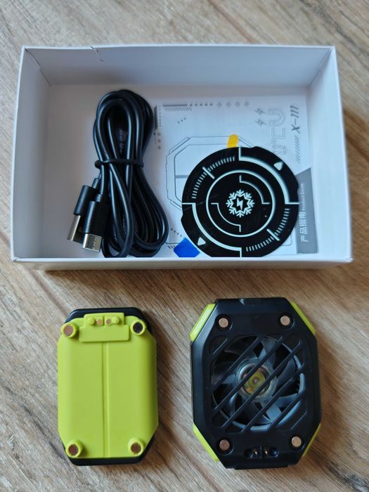 Cooler magnetic cu baterie detașabilă pentru smartphone gaming