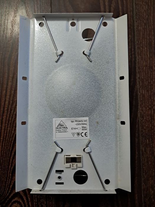 Плафониера с фасонка