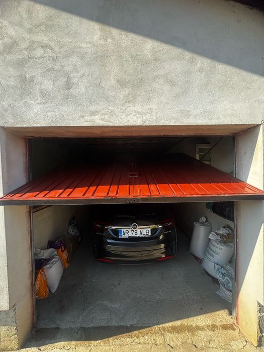 Poartă de garaj basculantă