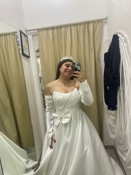 Продавам елегантна булчинска рокля