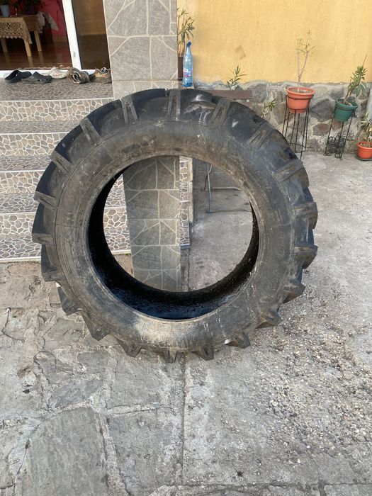 Vând roată tractor Kabat.