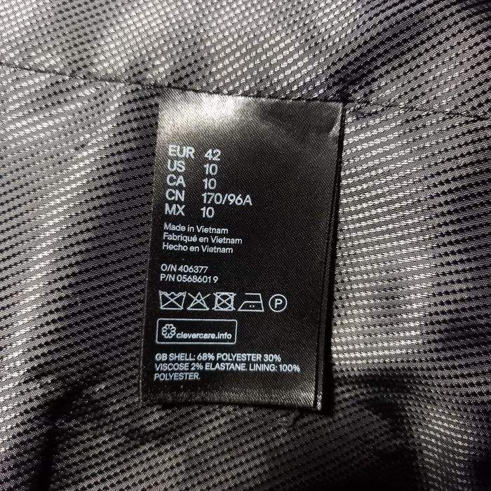 Черный приталенный пиджак