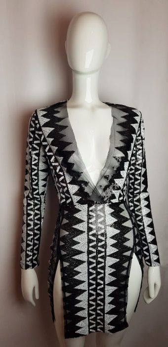 Rochie alb negru cu paiete, Dama