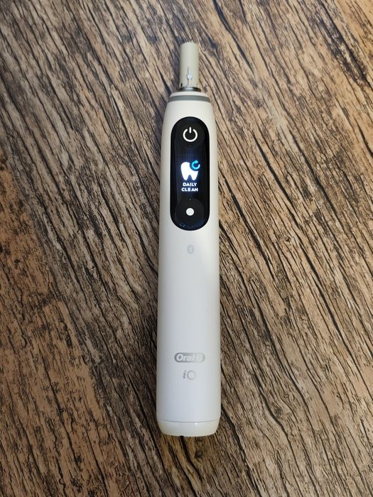 Четка за зъби Oral-B iO Series 8