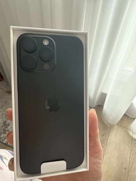 Vand iphone 16 pro max nou