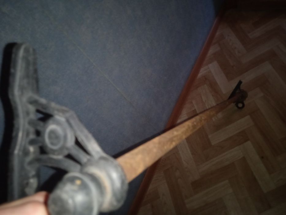 ПРОДАМ советскую ГАРДИНУ (КАРНИЗ) для штор ! Б/у. С 8 крокодильчиками.