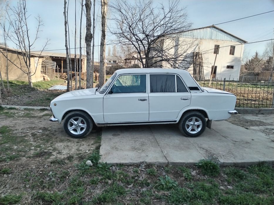 Jiguli 2101 sotiladi