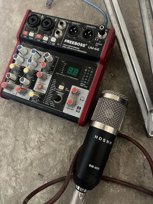 Микрофон комплект сатылады (студиялық набор)