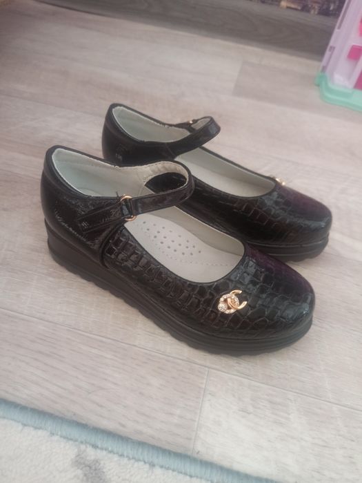 Продам детские туфельки