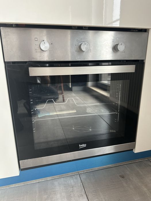 Cuptor incorporabil BEKO