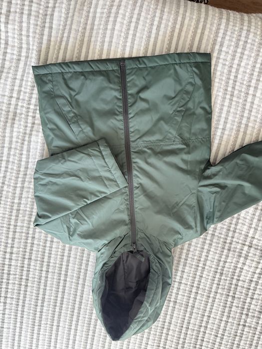 Продам детскую куртку Mango