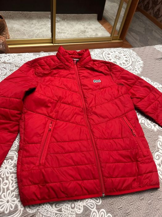 Продам куртки, шапки