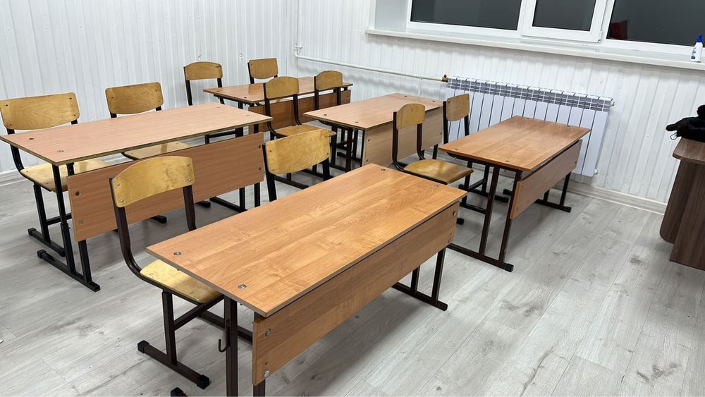 Продам школьную  парту