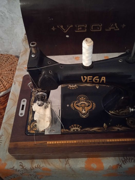 Шевна машина Vega с антикварна стойност - работеща