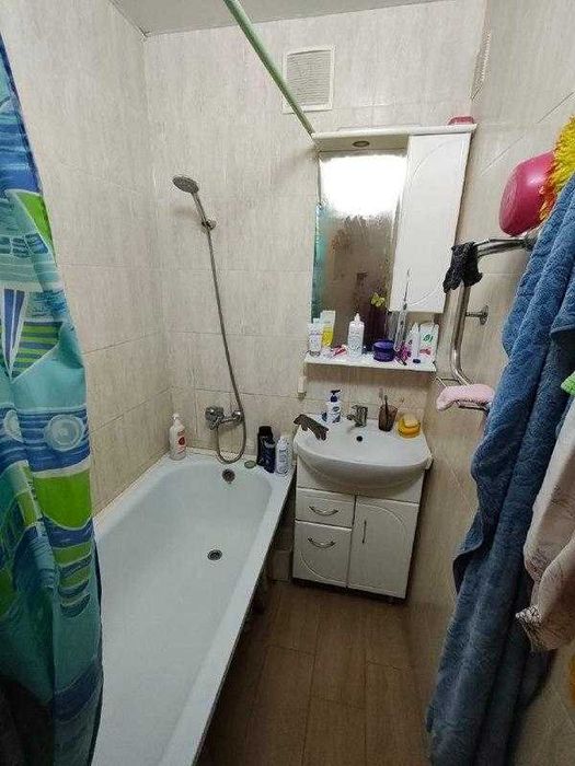 Продам 2 х комнатную на КСК