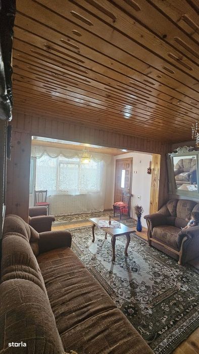 Casă spațioasă cu teren generos – Lerești, Argeș