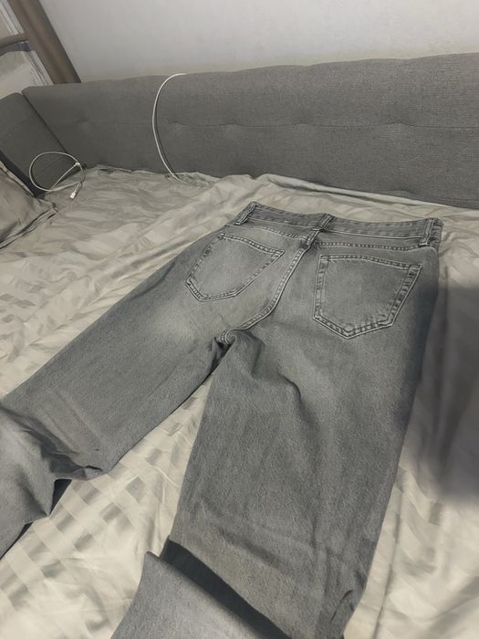 Продавам сиви flared jeans