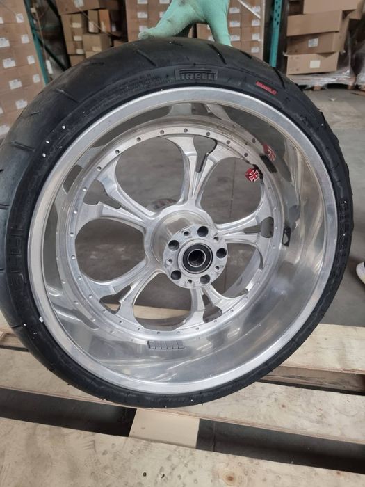 Custom CNC Алуминиева Джанта 18" за Мотор Широка Гума (240)