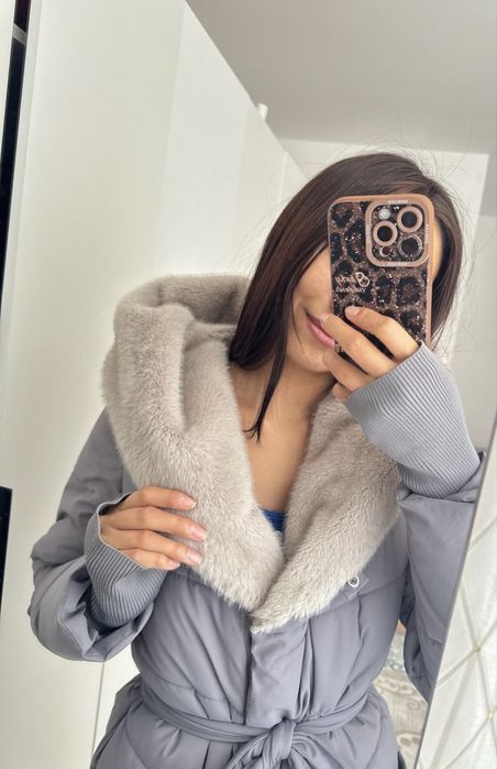 Куртка богато смотрится