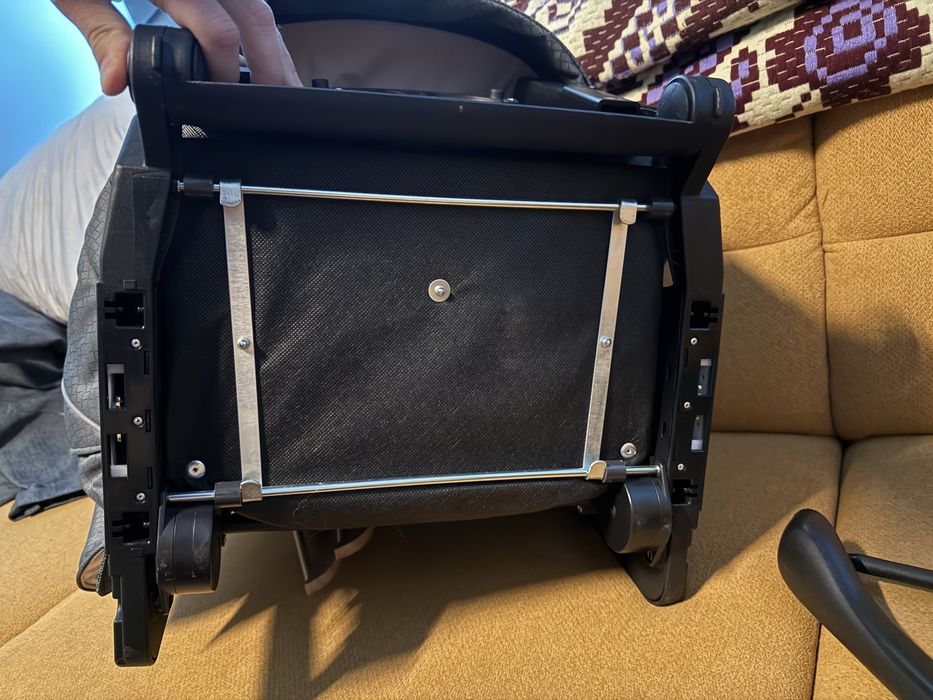 Carucior cu scoica cu prindere ISOFIX