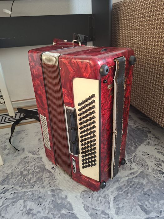 Аккордеон продам