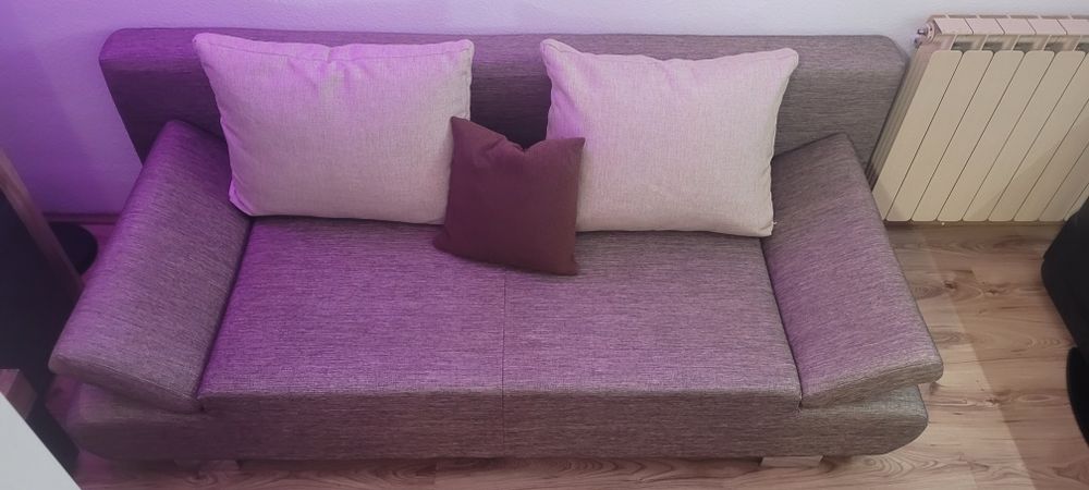 Canapea extesibila ca și noua!