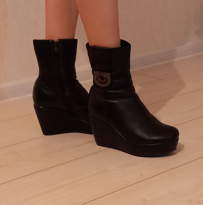 Продаются сапоги и босоножки