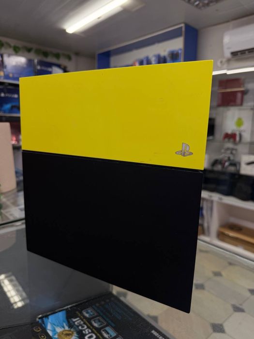 Продается игровой консоль PlayStation четыре