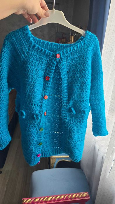 Cardigan fetite crosetat