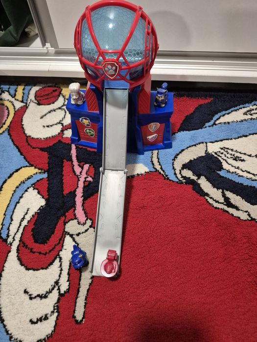 Jucării din patrula catelusilor și Peppa pig