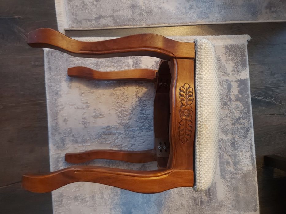 Scăunel lemn masiv retro ,model Ludovic XV