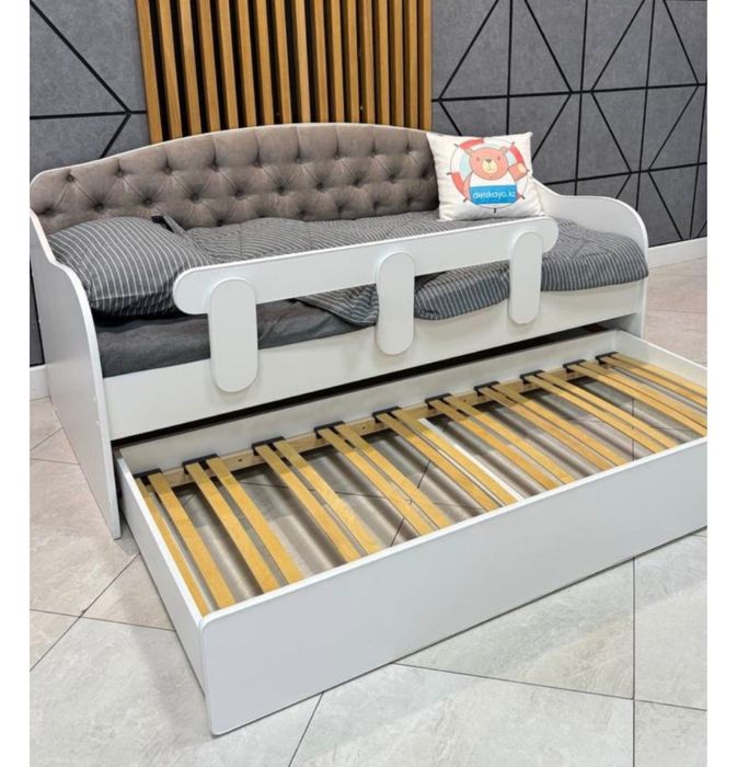 Продам кровать за 90.