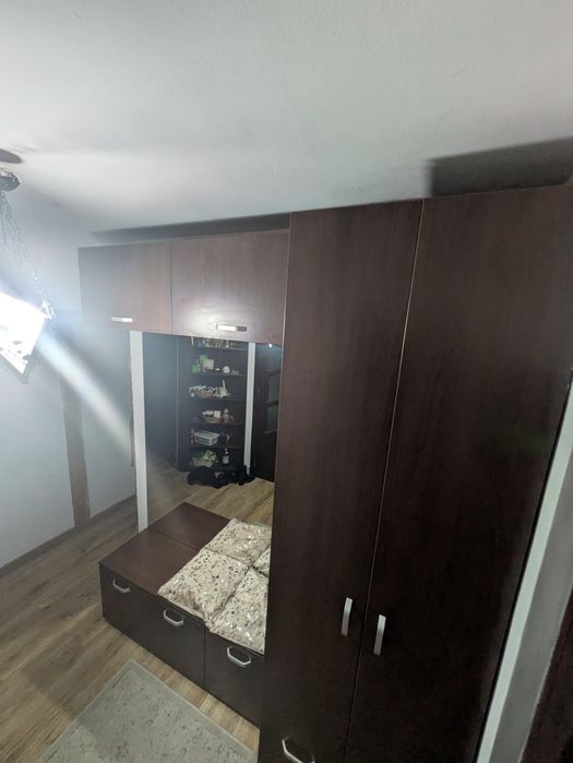 Mobilier hol din lemn cu oglindă în stare excelentă