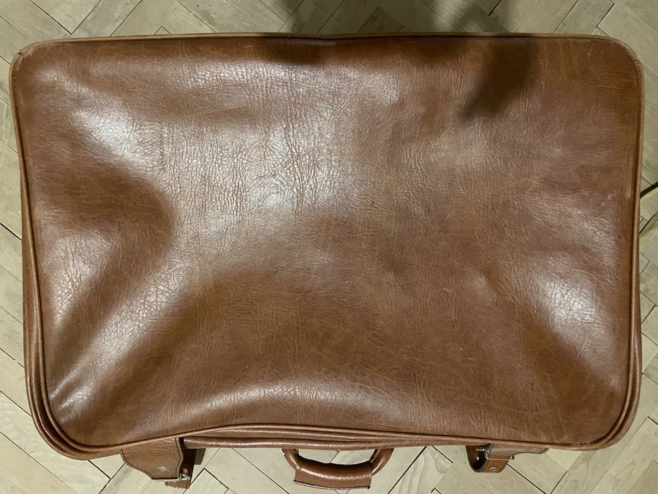 Geamantan vintage din piele