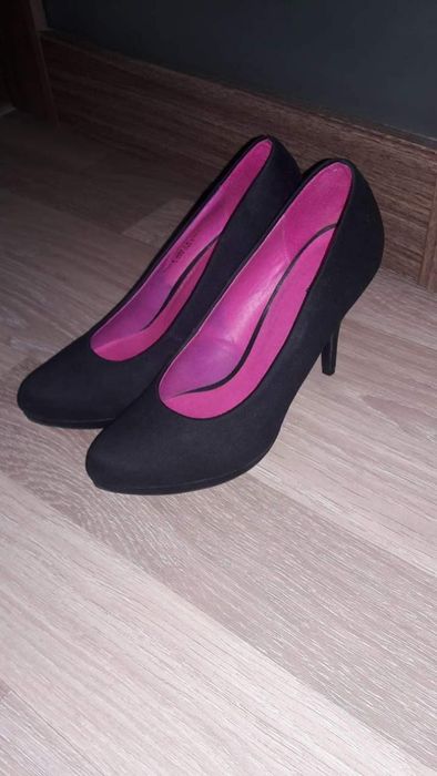 Pantofi negri cu toc Deichmann