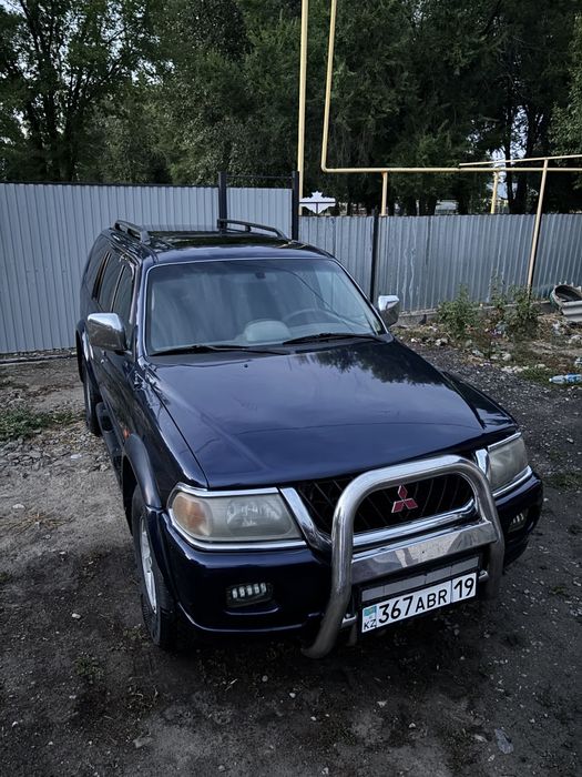 Продам машину Pajero Sport
