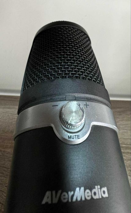 микрофон Avermedia AM310