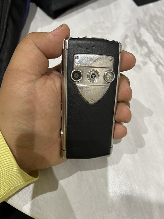 Vertu Constellation T faqat realni klientlaga