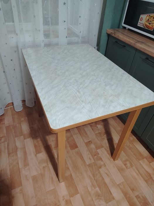 Продается кухонный стол
