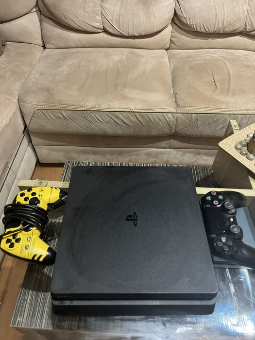 Ps4 Slim500GB+2controllers