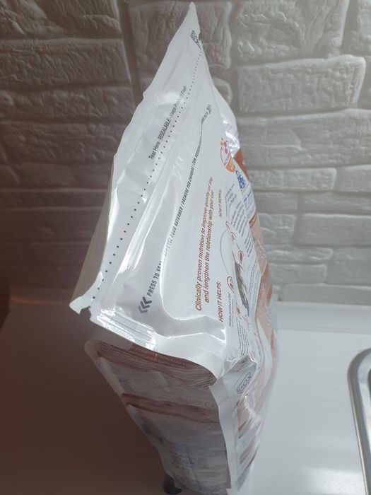 Суха храна и пастет за котки с хронична бъбречна недостатъчност