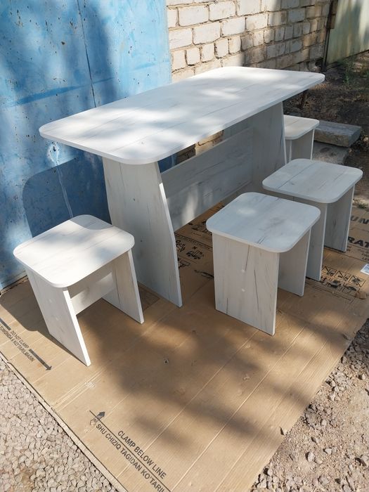 НОВЫЕ Стол и 4табуретки в комплекте