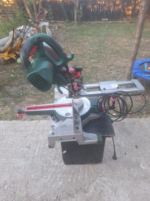 Circular staționar cu funcție de tracțiune (culisare) Bosch PCM 8 S